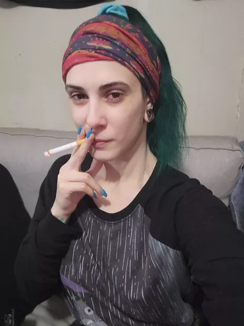 Just a cleaning day smoke break 🚬😋 by Kinkylittlehippy