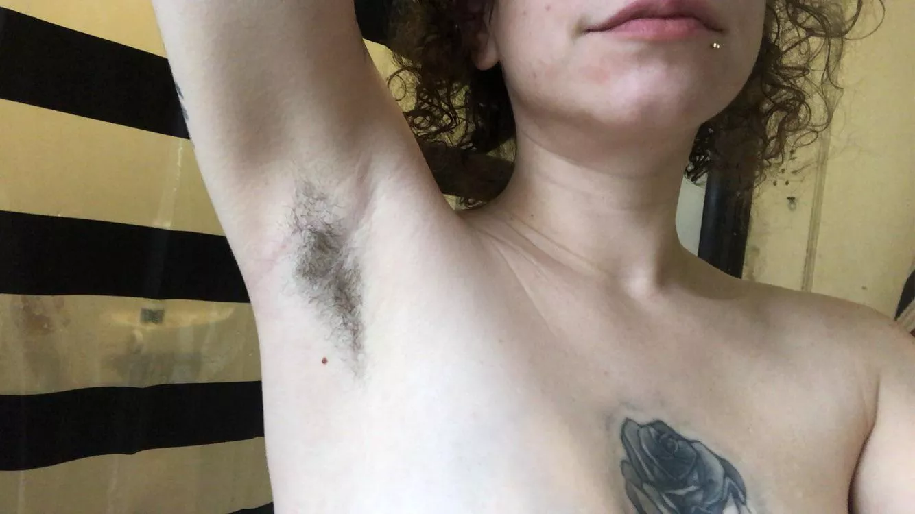 Just a cute armpit here to be worshipped 😏 posted by GoddessGenevieve