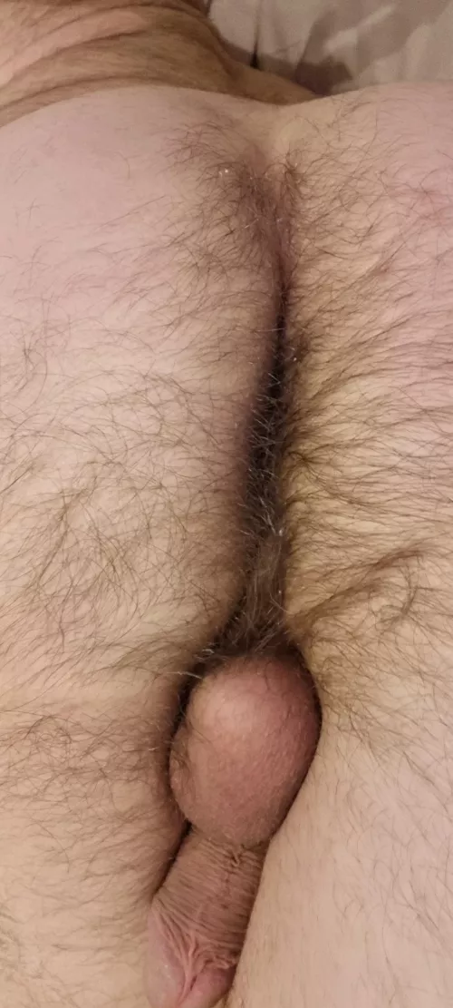 Just a hairy crack 😜 by son2507