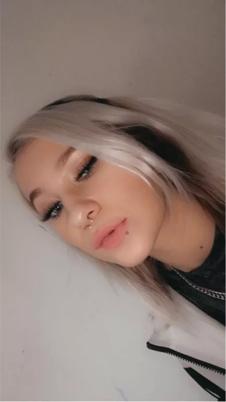 Just a lil bite👄 by Sophialaine