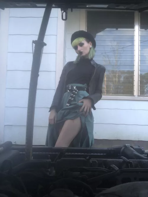 Just a lil leg. ;) by gloomybabyy