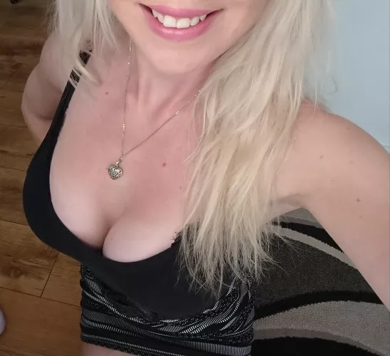 Just a little smile to brighten your day! ☺️ 😘 by lottiemai