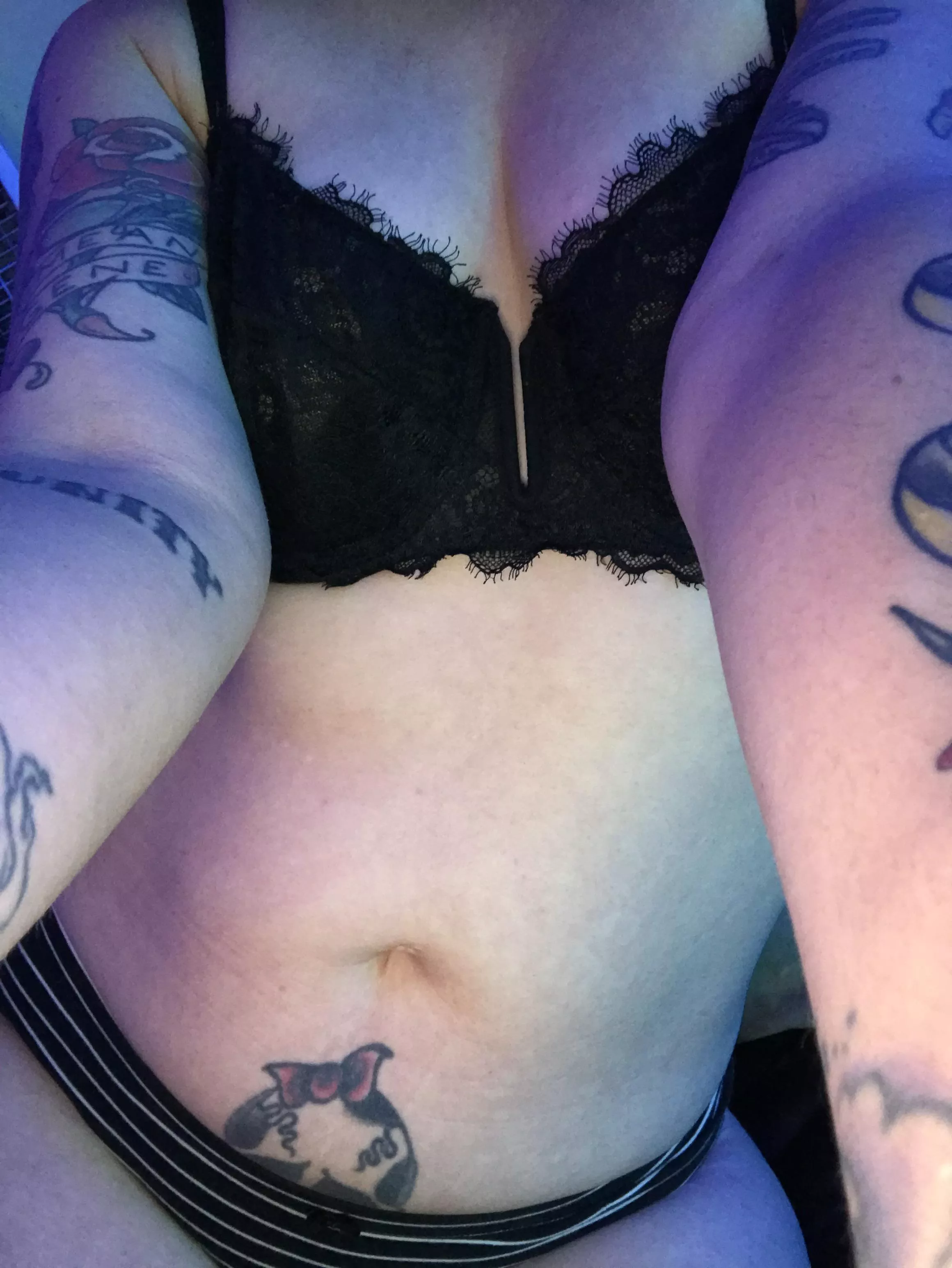 Just a mom bod, or a MILF bod? 🤔 posted by KaleNegative227