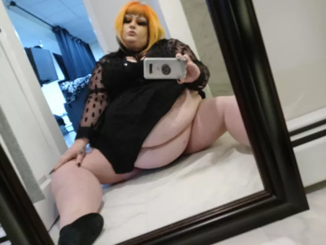 Just a peak ;) by gorehoundbby