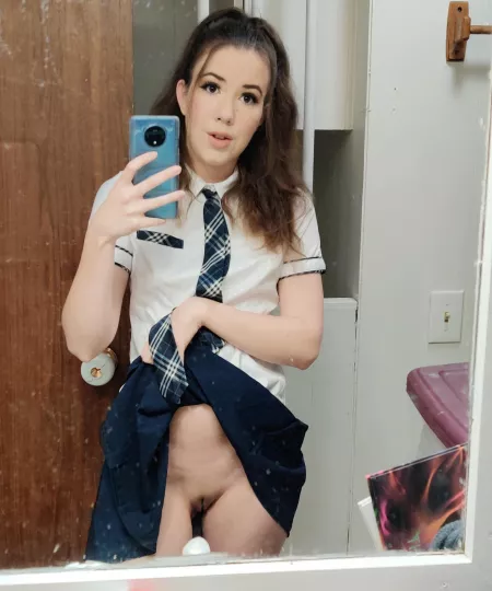 Just a peak by PrincessRosea69