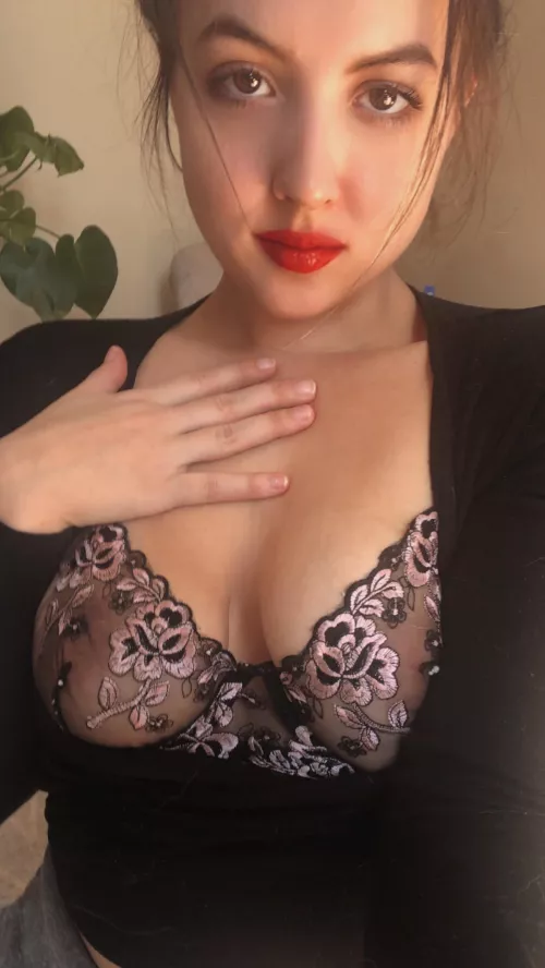 Just a peek [f] by undrthesun