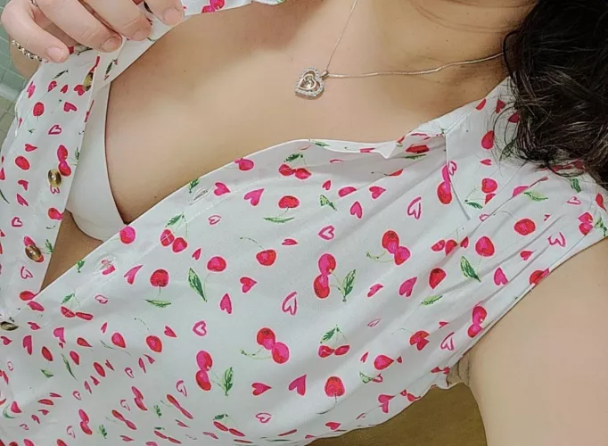 Just a peek for now 😉 by Uncuthangstotheleft