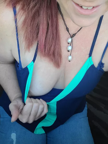 Just a peek👀 by Moonlitlynx07