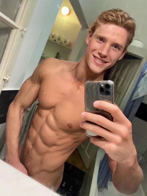 Just a pose…hmu! by Alive_Bake9102