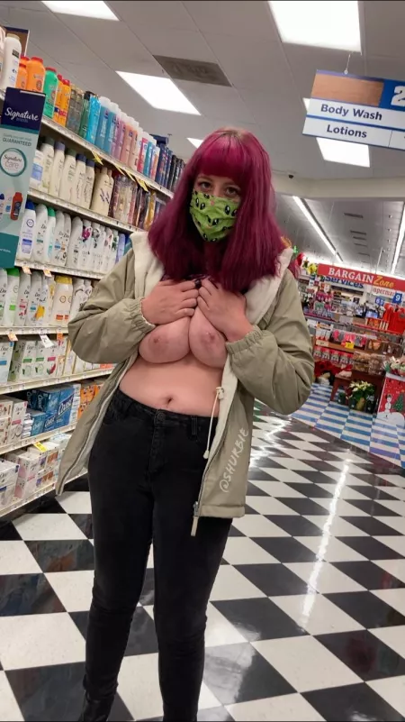 Just a quick flash [OC] by [deleted]