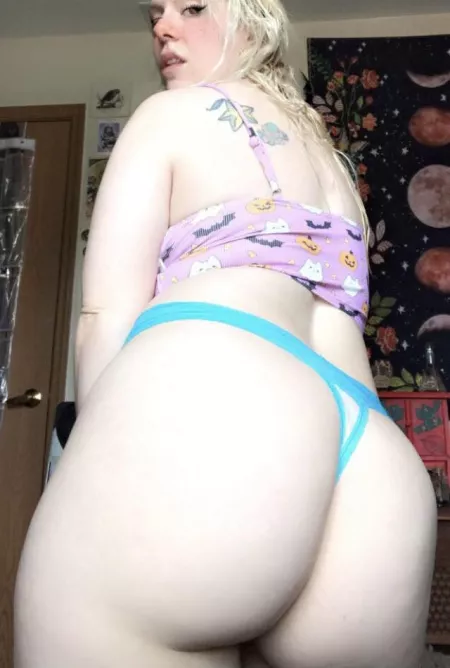 Just a quick shot in the natural light ✨ OF/moon_lilia by Moon_Lilia