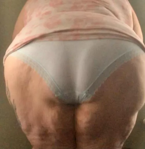 Just a rainy, boring day on vacation…wish I had someone to keep me company…or to at least spank me 😉💋 by bigmama61117