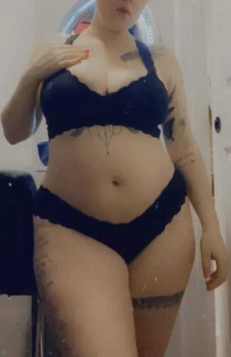 Just a reminder that postpartum curves are sexy too ❣️ by IvyxKing