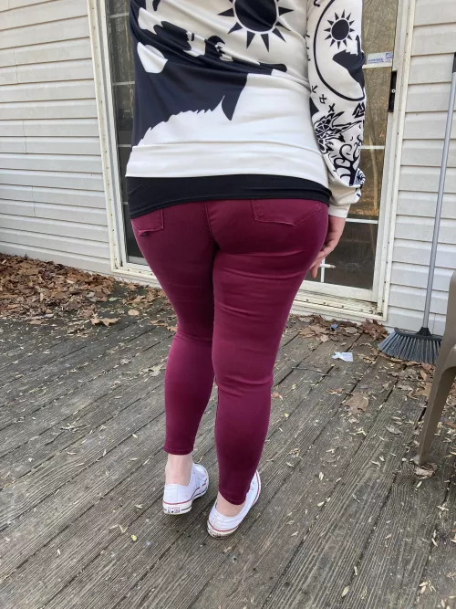 Just a slut with a beautiful ass that enjoys a smoke! Did you even notice the cigarette at first glance by funGBcouple