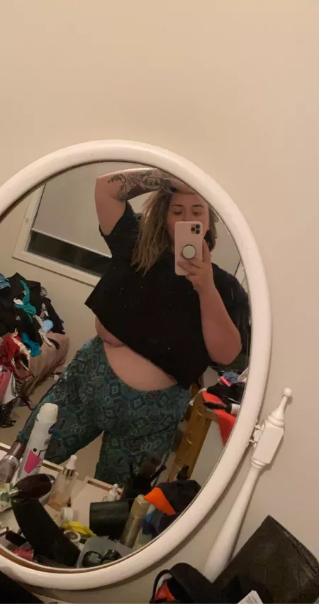 Just a sneaky lil bit [oc] [f] by misscricketrose