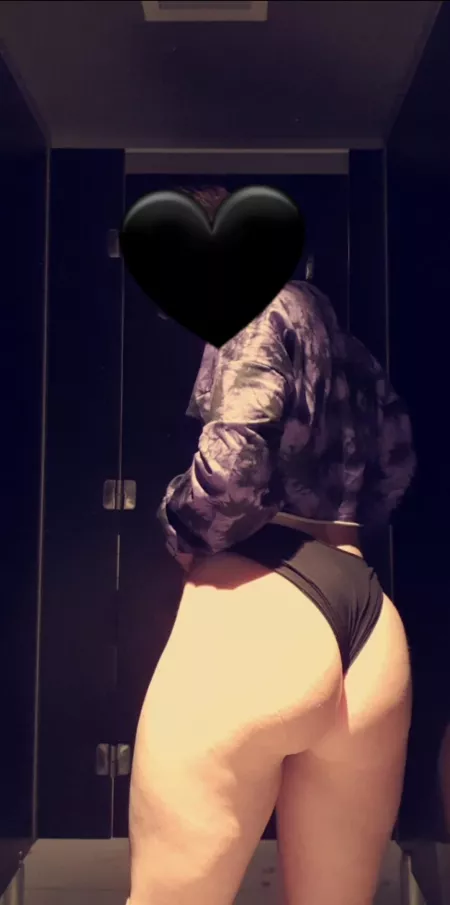 Just a surprise waiting for the next person to enter the stall 😏 by sublime-aphrodisiac