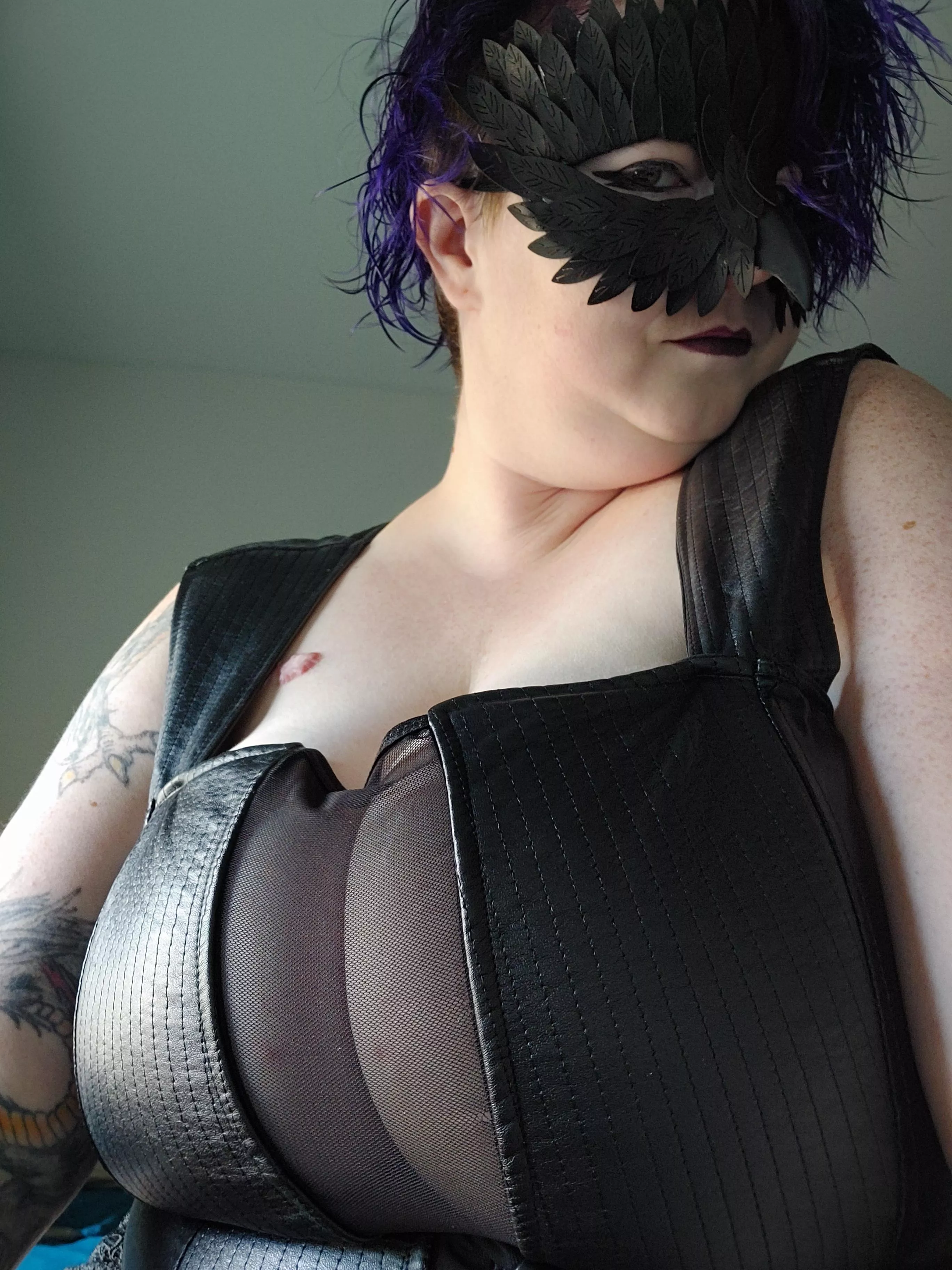 Just a tiny peek 👀 posted by teecikitty