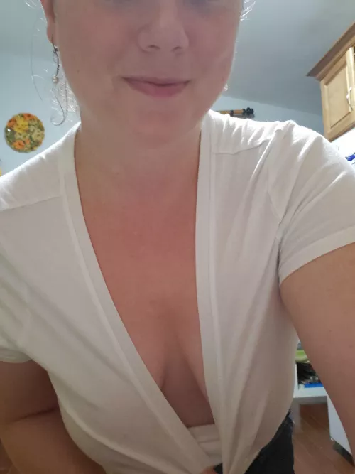 Just a wee peak by stevie_stunner