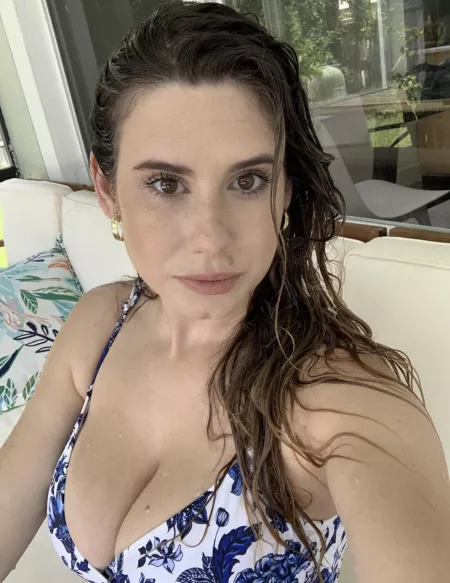 Just a young milf at the pool. Would you be happy to see me? by isChloeLamb