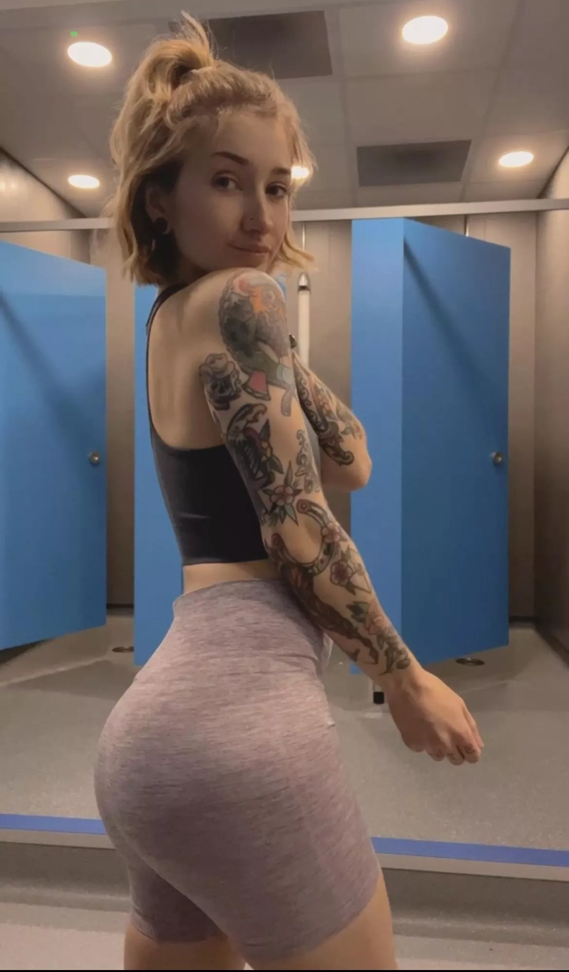 Just another gym changing room selfie 🥰 posted by little_kitsunex