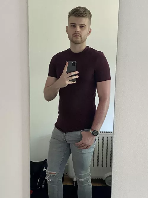 Just another young British lad missing the sun already by Vaetna