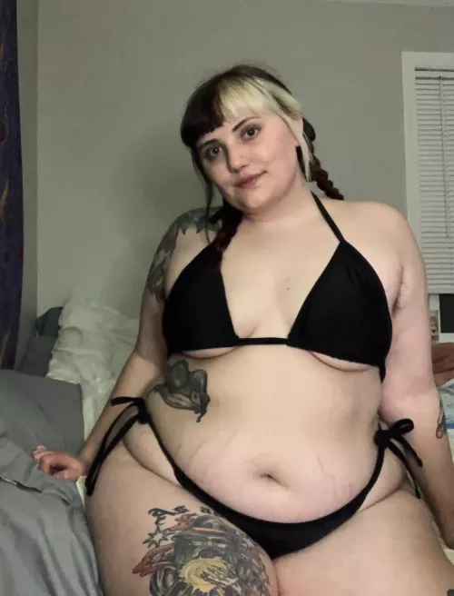 just bc I’m not seeing a whole lot of my body type on this page 😝 by thomasmakenziea