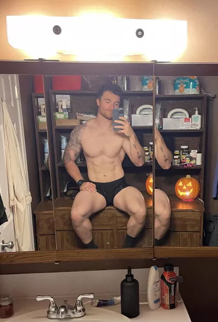 Just casually chilling in my bathroom don’t mind me by Secret_Reign