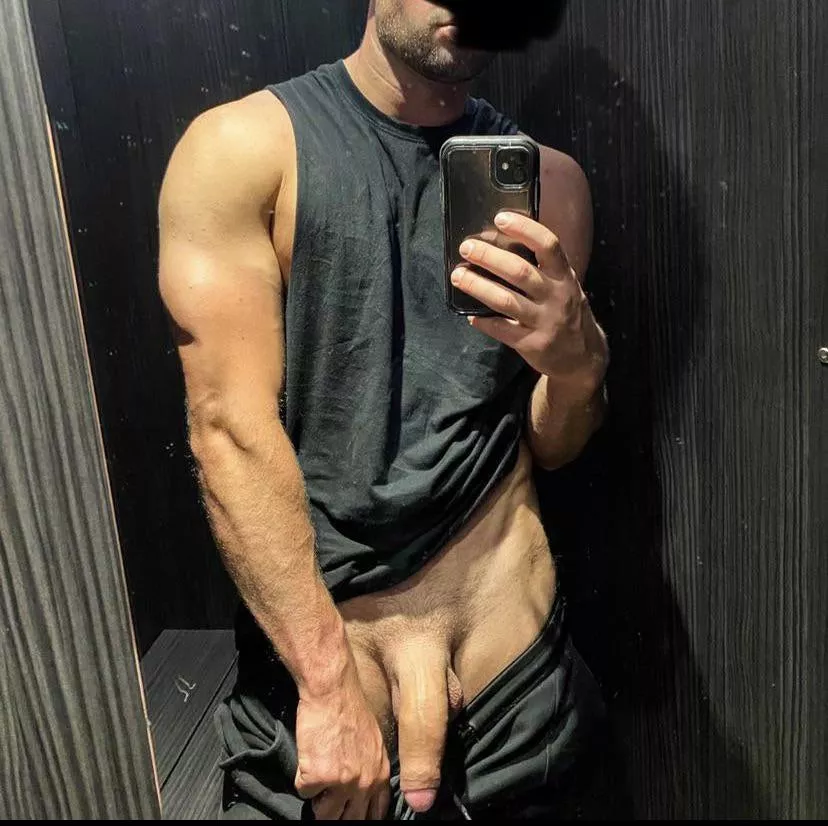 just chillin posted by n0w4yg