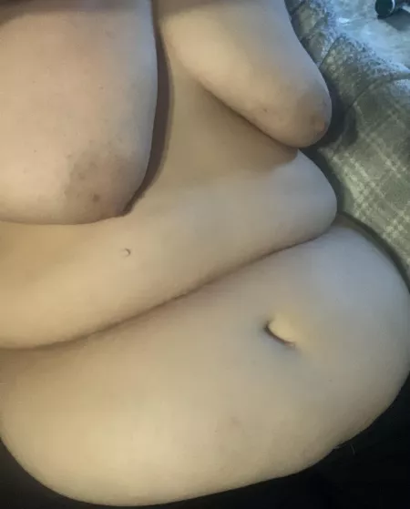 Just chillin😘 by darkenedechelon