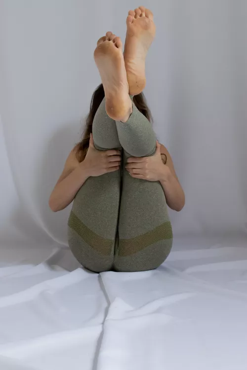 Just chilling ! Who want to massage them ? by Marieyogi