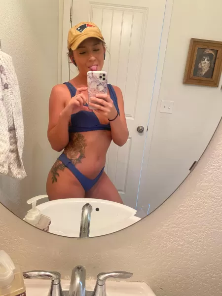 Just chillinnnn(: by P3tty_wis3