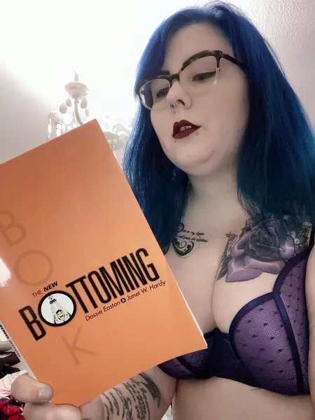 Just doing a little bedtime reading 😇 by sinnamon_shortcake