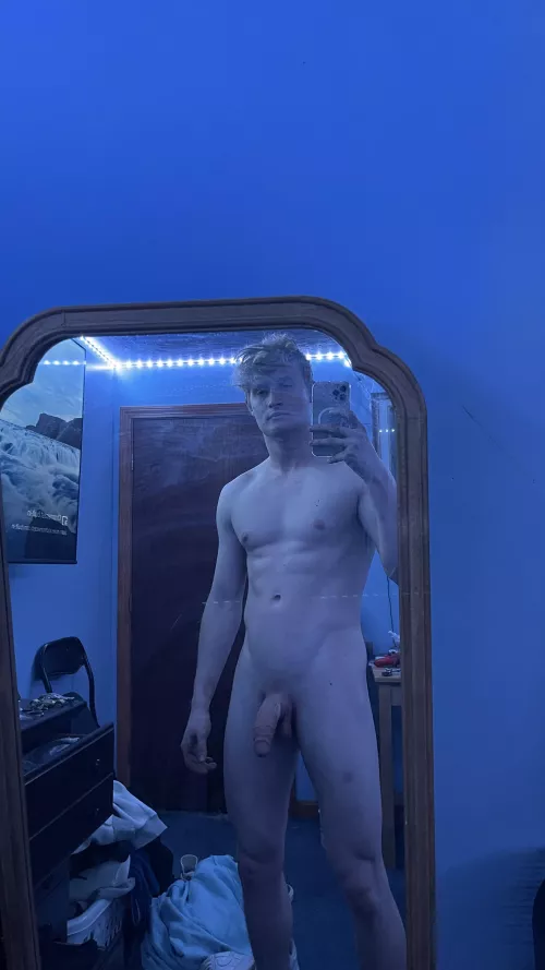 just doing my civic duty of giving out my nudes by sixpathskakashi