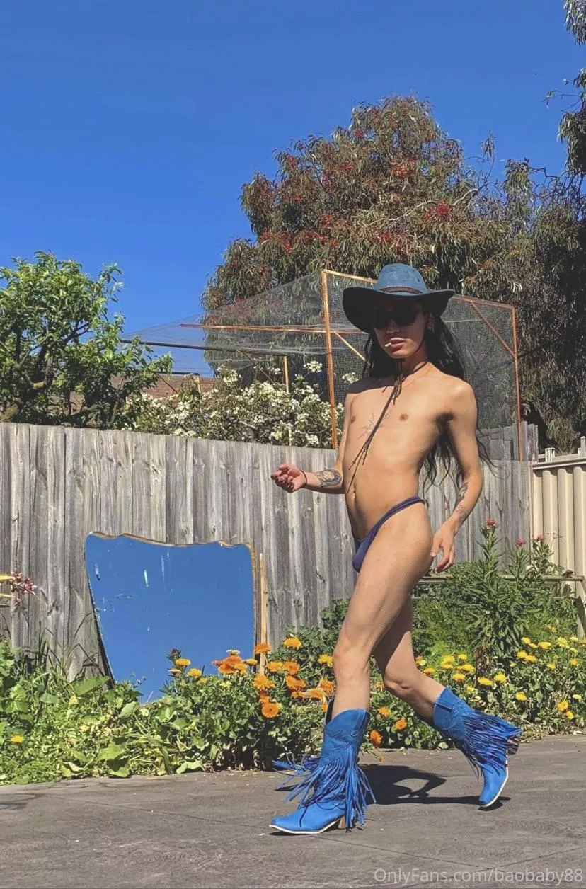 Just enjoying the sun 😘🤠 posted by babybao88