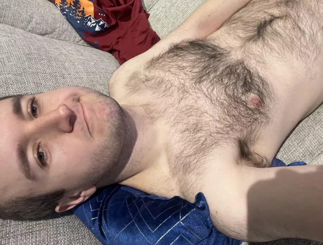 Just finished a 9 day in a row stretch at work (80 hours) 😩 and now it’s FRIYAY! Just can’t wait to relax and play my Xbox 🕹🕹 by joesv1