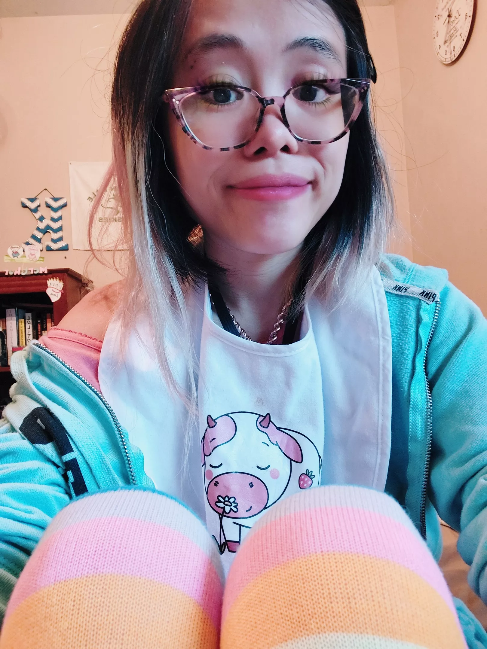 Just finished lunch while wearing Daddy's bib. 🍓🐮 posted by Splashlight2