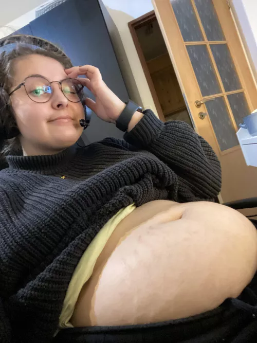 Just finished my exams with straight A’s✨🌸 who’s gonna reward me with feeding? (hmu) 🍗❤️