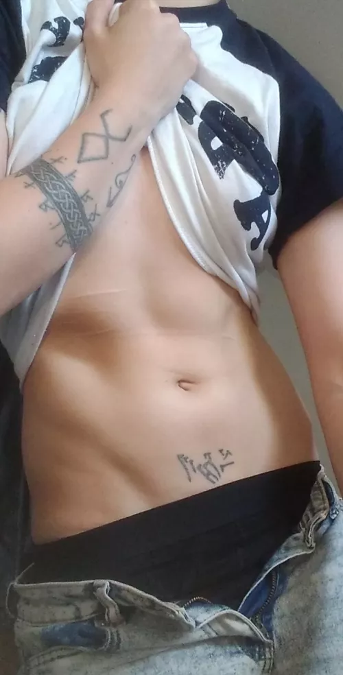 Just finished my workout - about to hit a few bongs 💪🏻 by Maned_LionMan69