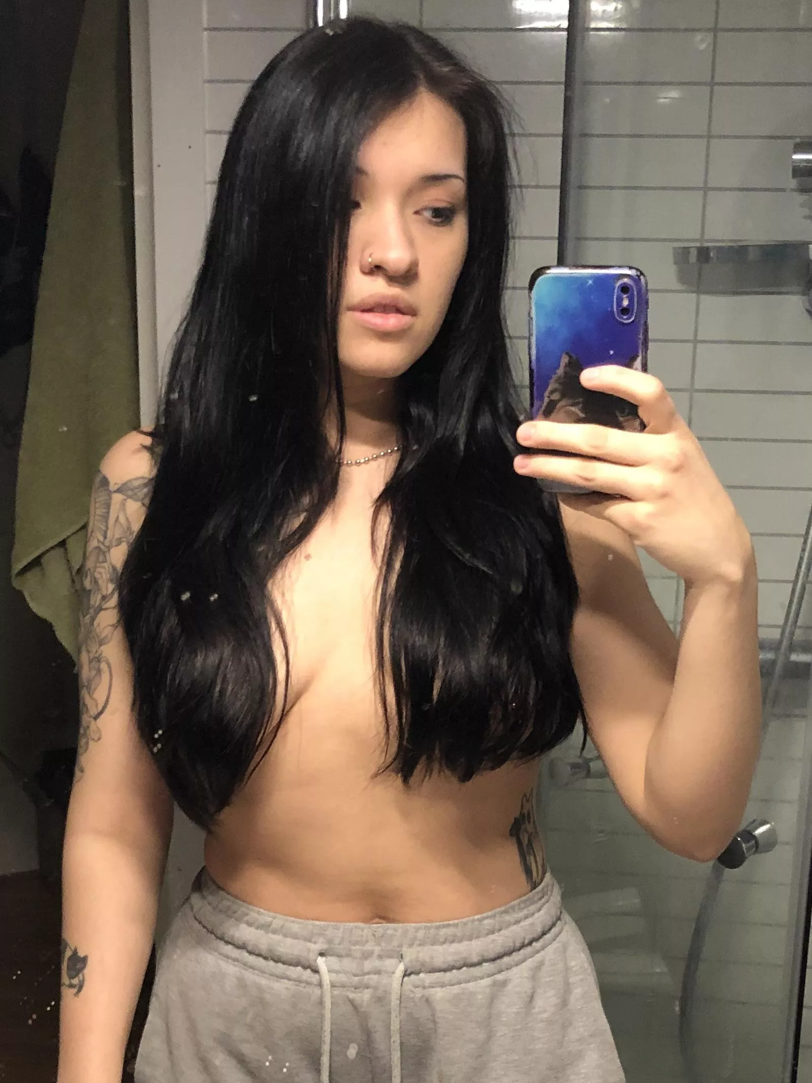 Just found this sub and got sad seeing all the people not respecting the rules of the sub! Have my actual mermaidy hairbra folks <3 posted by GothMermaids