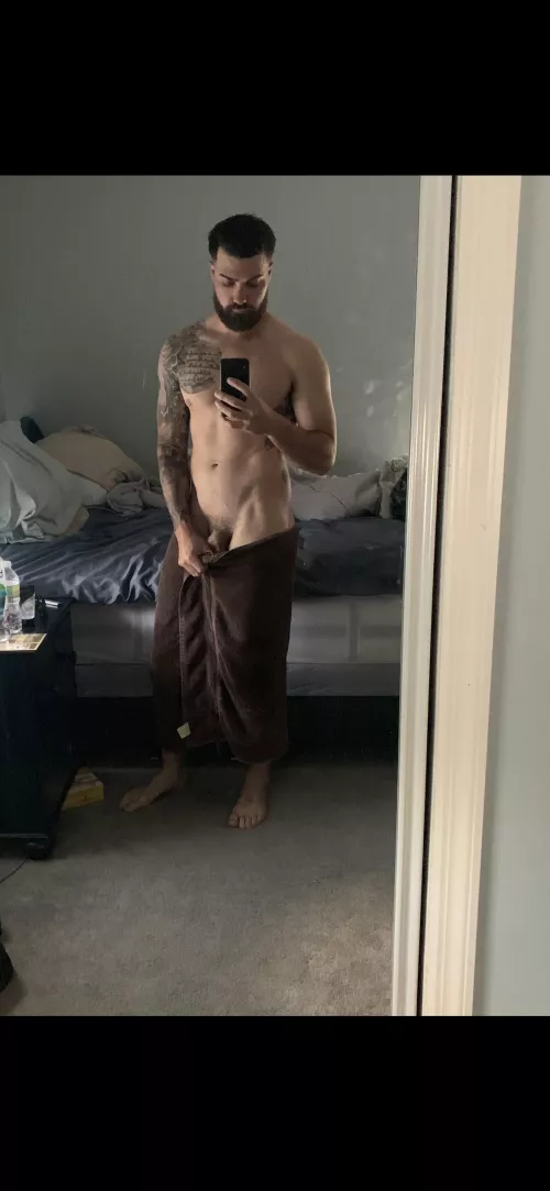 Just found this sub, should I stay? by h1dinginplainsight8