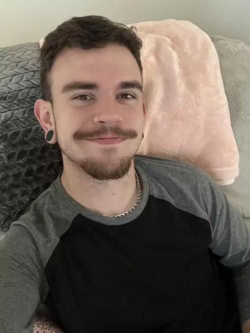 just gonna chill & play video games 😋 by yakobiixx