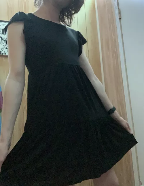 Just got a new dress today, I’m in love! by guthixrest
