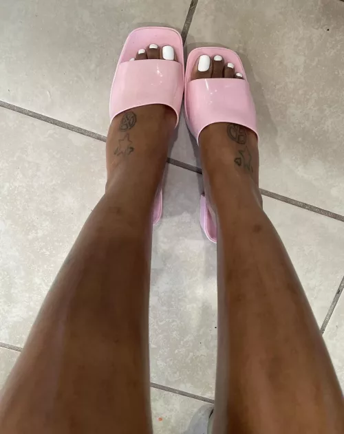 Just got a pedi by Howmanyppl