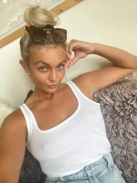 Just got back from running some errands, hope you’ve had a good day 😊 by Littlemisssole