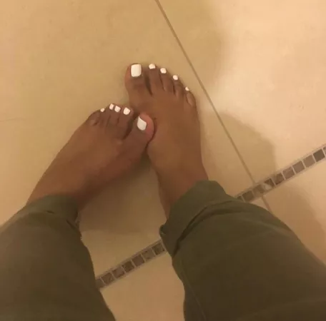 Just got fresh white toes today.... need someone to worship them though :( by sayairtoesss
