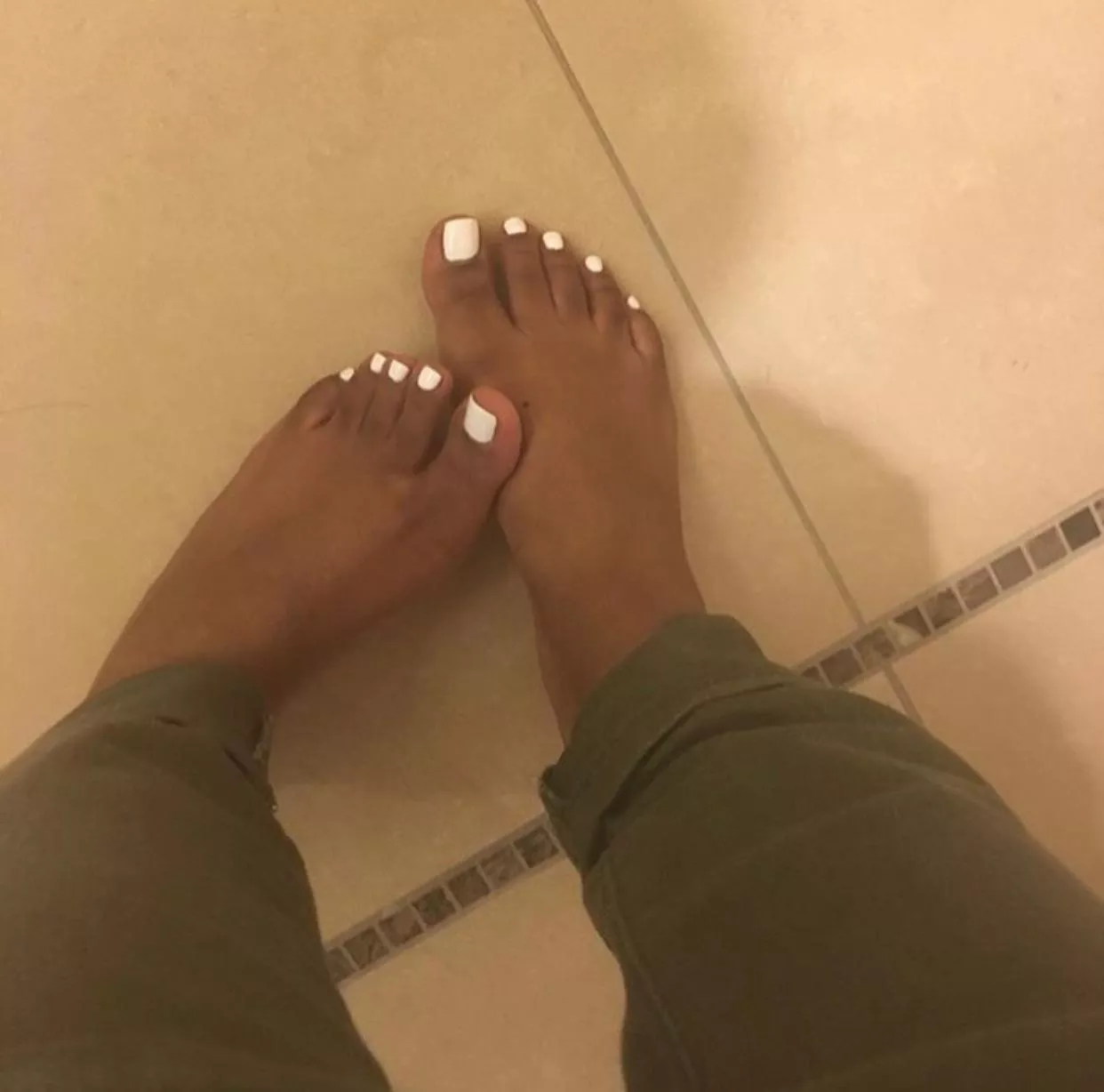 Just got fresh white toes today.... need someone to worship them though :( posted by sayairtoesss