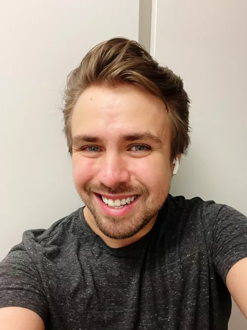 Just got home from the bar, no one to cuddle… but am glad I have you guys!! :D by Gragling