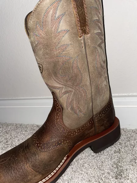 Just got my first pair yesterday and I’ve been up all night cause i’m so excited. Just noticed that dent looking thing in the shaft. Is it normal? If not how do I un dent it. by MaleficemtSherbet2