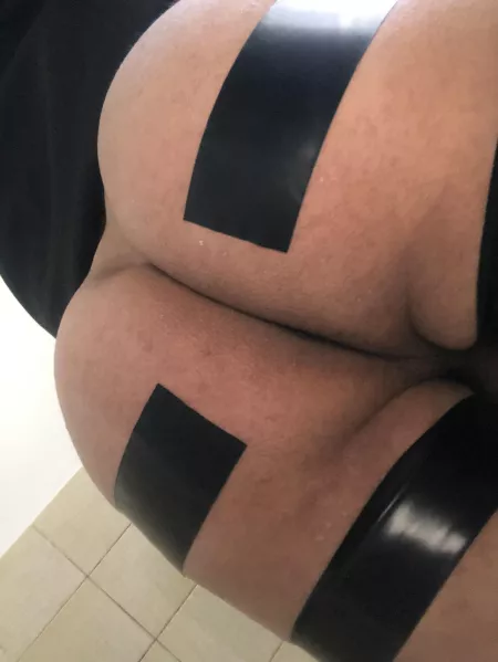 Just got stickers on my bottom by 32max