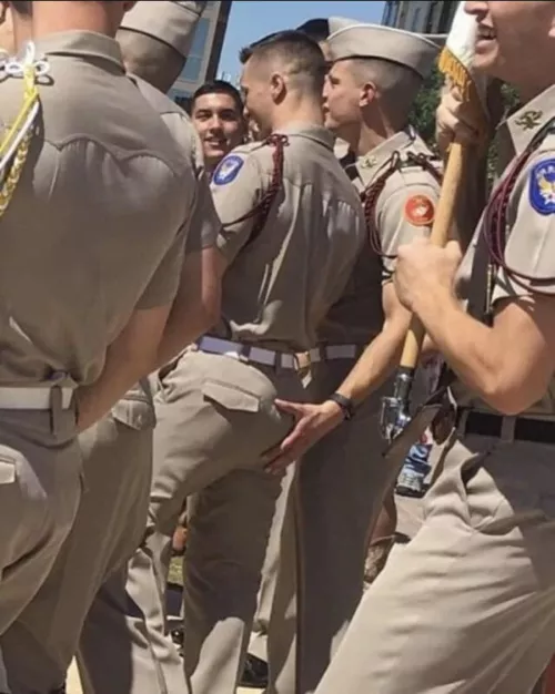 Just grab it! [Not OC] by hestitant2f